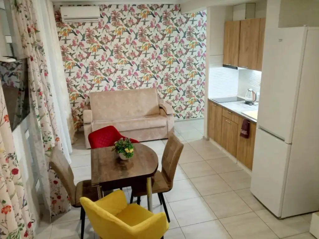 Сочи: Studiya V Tikhom Rayone Flat
