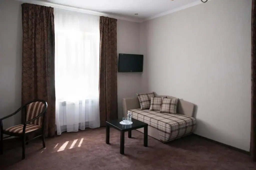Каменка: Hotel Kuvaka
