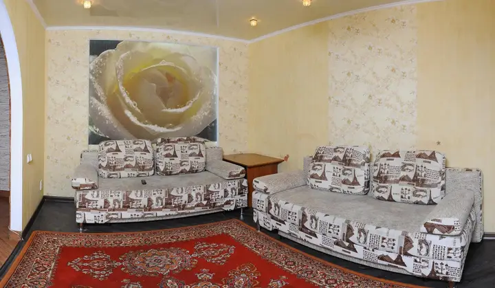 Омск: Апартаменты на Спортивном проезде 12