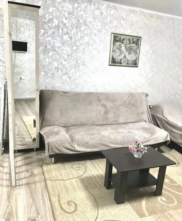 Таганрог: Апартаменты на Большом Садовом переулке 35
