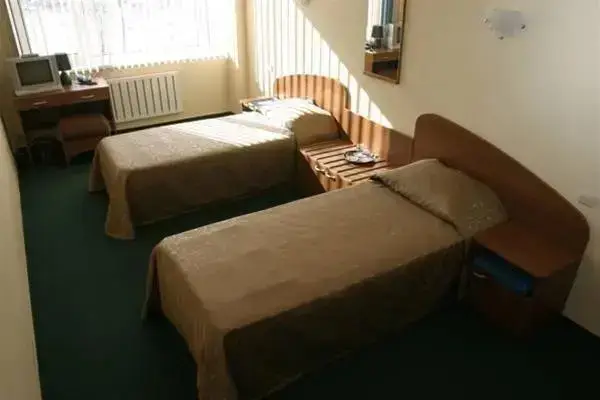 Артем: Hinotel