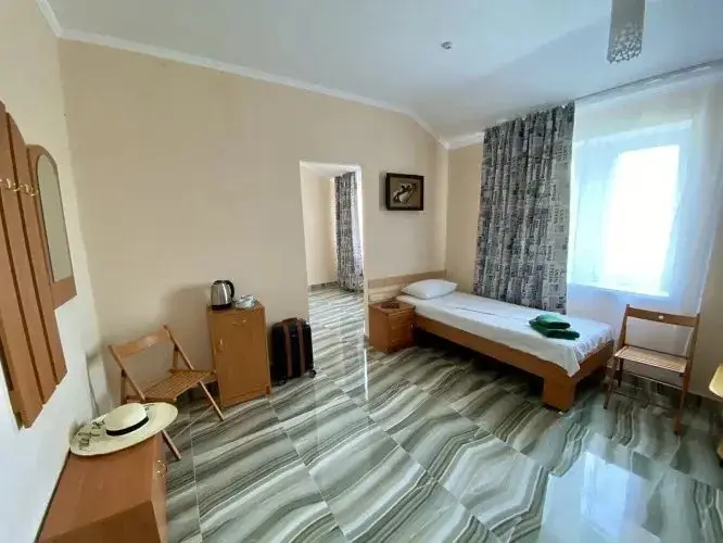 Прибрежное (Сакский район): Azur Hotel