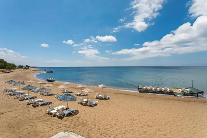 Эзине: Troas Beach Hotel