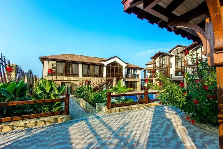 Рыбачье: Hotel Assol