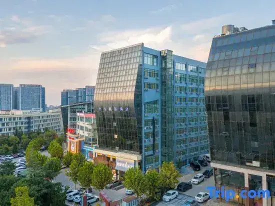 Цзинань: Homeinn Selected Hotel (Jinan Qilu Software Park Shuntai Plaza)