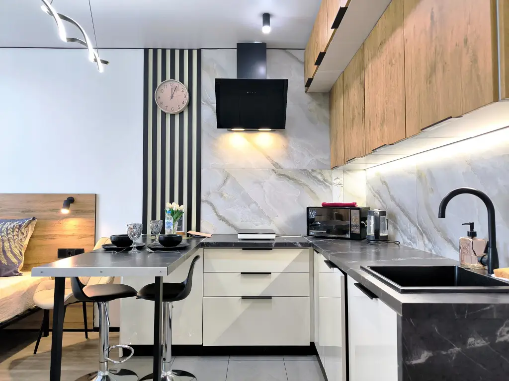 Омск: Квартира-Cтудия 33 м² 11/14