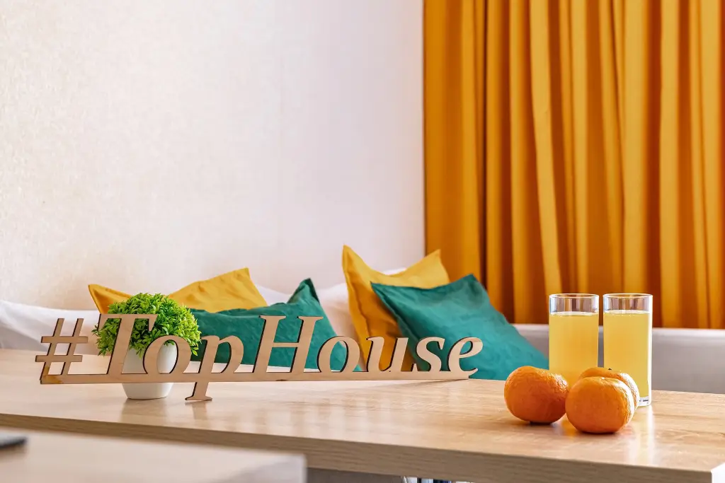 Владивосток: Апартаменты TopHouse на Можжевеловой 18, 1 этаж