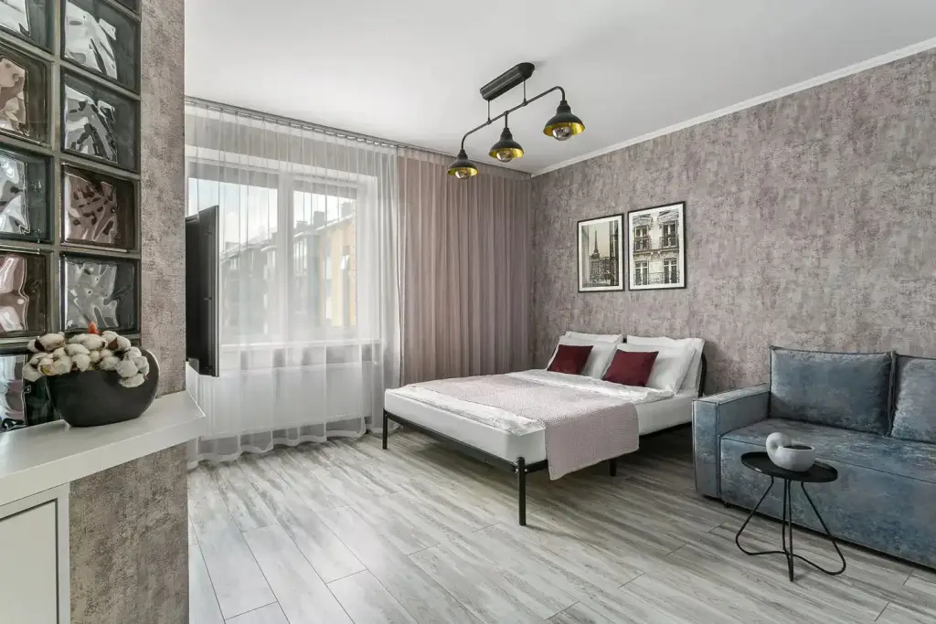 Шушары: Апартаменты MyHomeYourHome на Переведенской д4 к1