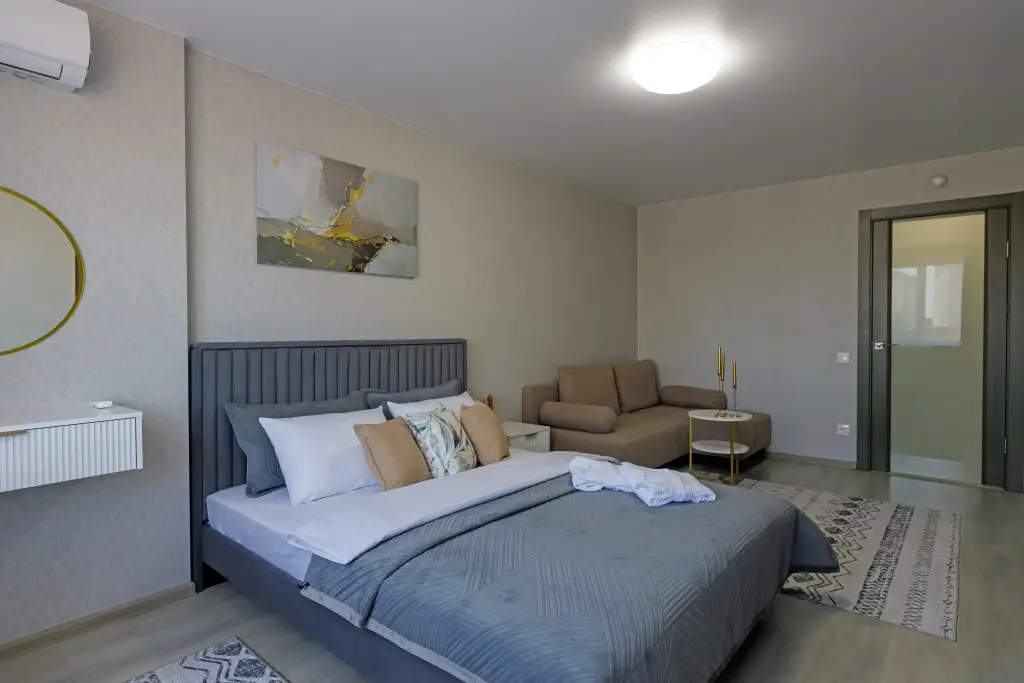 Самара: Апартаменты MyHomeYourHome на ул.Революционная улица, 101В