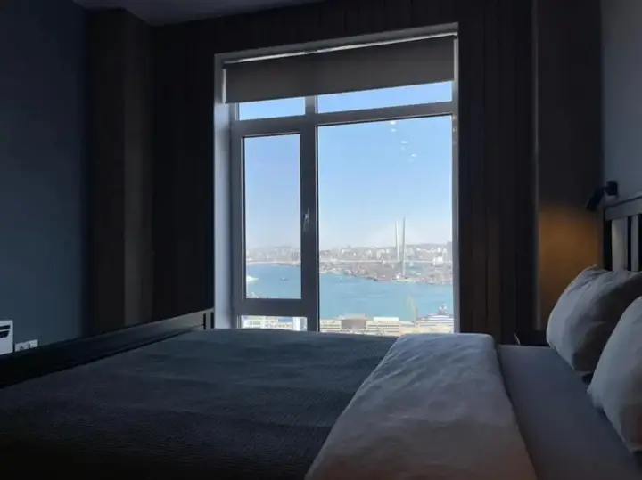 Владивосток: Апартаменты Central Place Vladivostok Люкс Комфорт с видом на Мосты и Залив 1