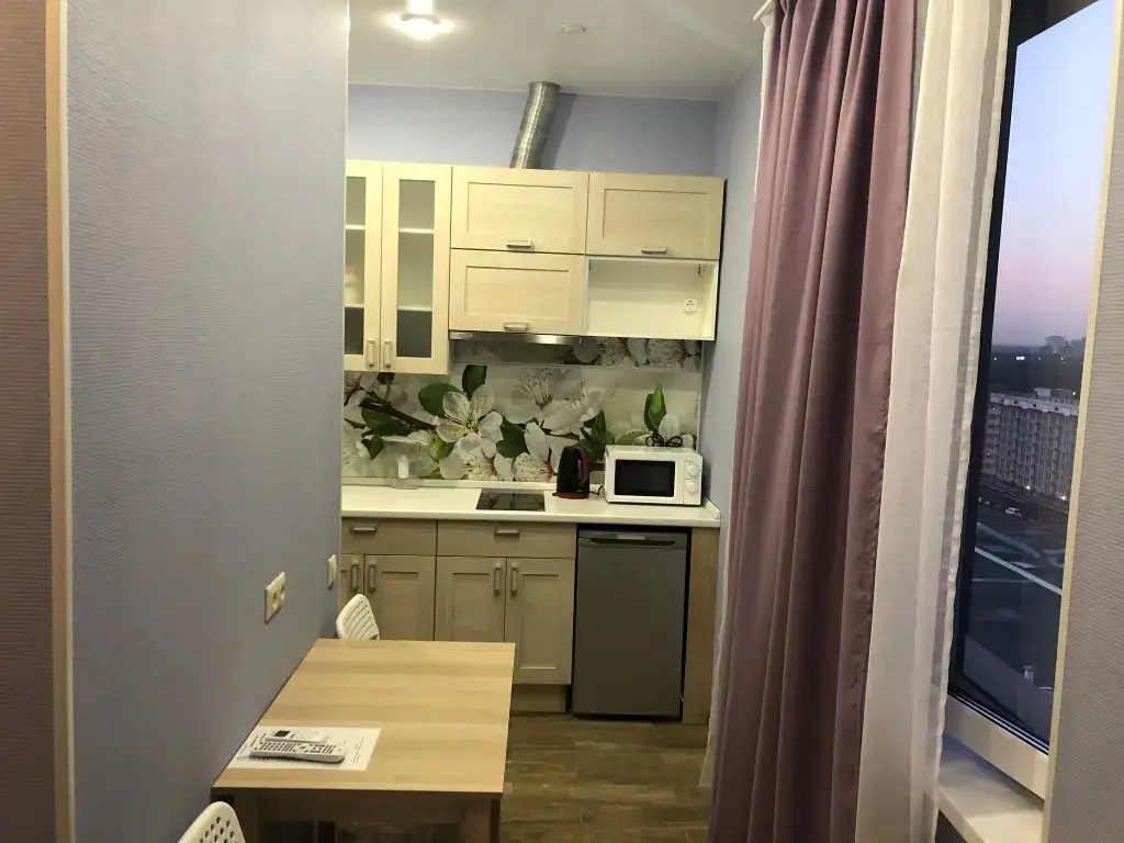 Matrosovo: Недорогие Апартаменты 2 на Смольной 44