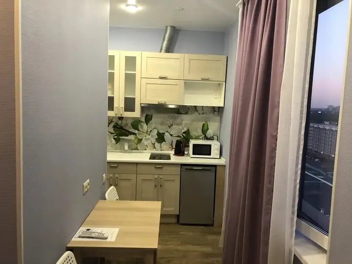 Matrosovo: Недорогие Апартаменты 2 на Смольной 44