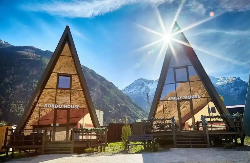 Ksisyuryulgen: Частный дом Bordo House Приэльбрусье