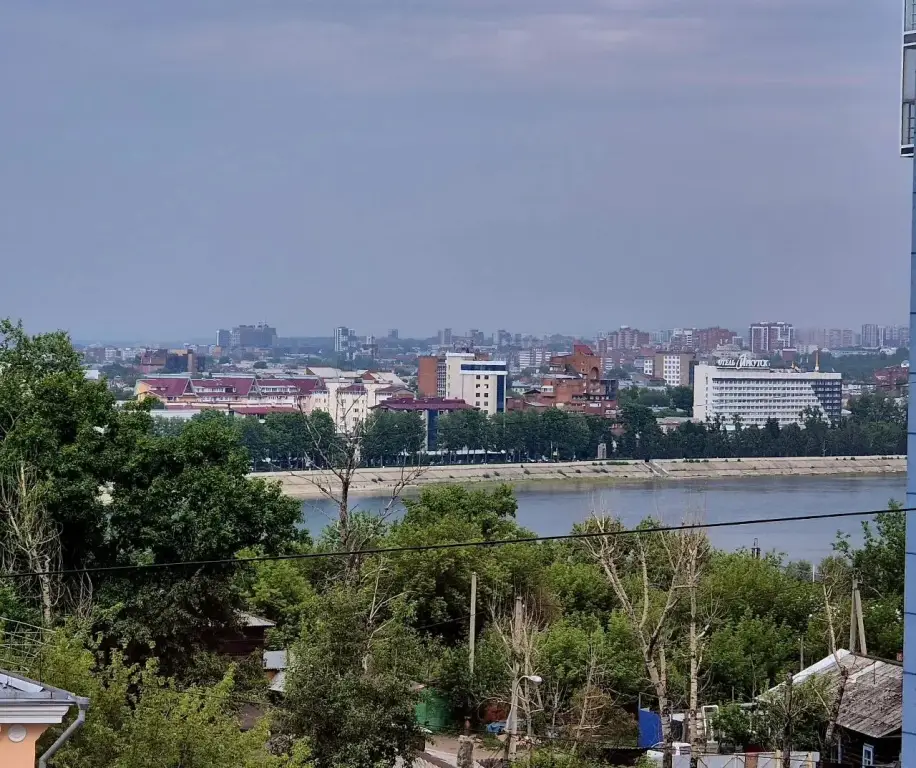 Иркутск: Квартира Velvet с балконом и видом на реку