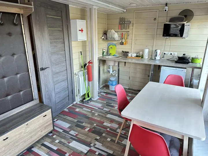 Изборск: Частный дом MedvedHouse с большой территорией в тихом месте в центре Изборска