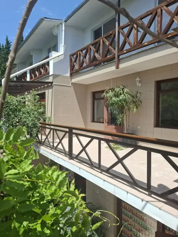 Алупка: Меблированные комнаты Куршавель