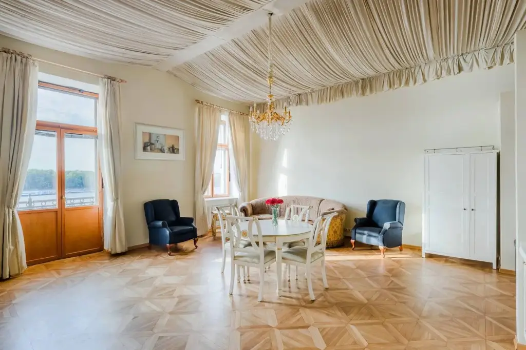 Sukhaparina: Апартаменты a.m. Rooms Neva Balcony (Angliyskaya Naberezhnaya)
