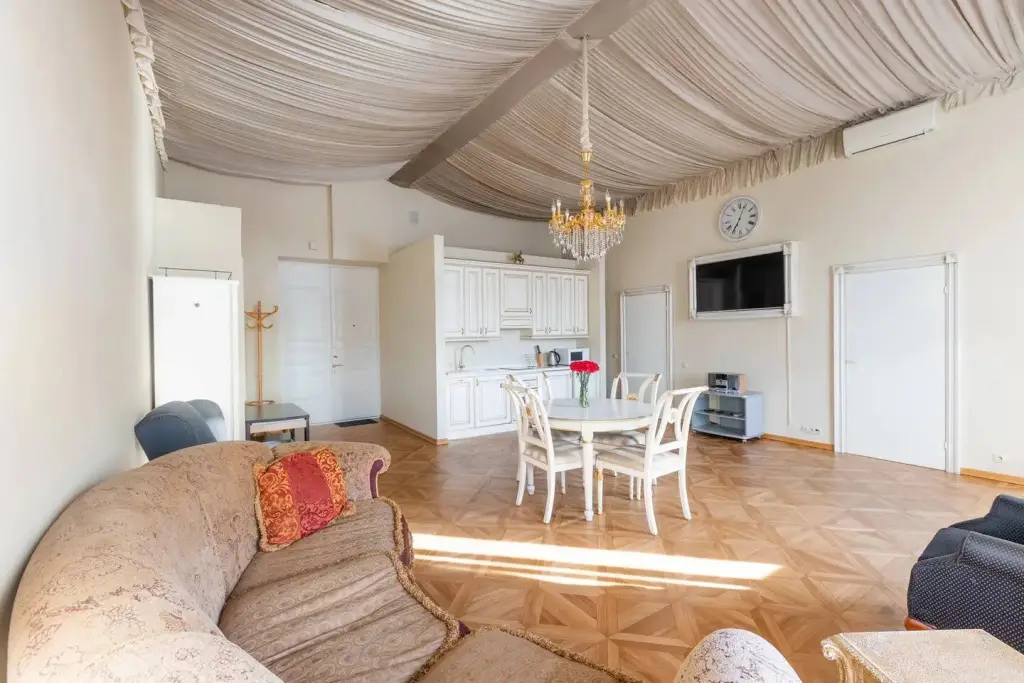 Sukhaparina: Апартаменты a.m. Rooms Neva Balcony (Angliyskaya Naberezhnaya)