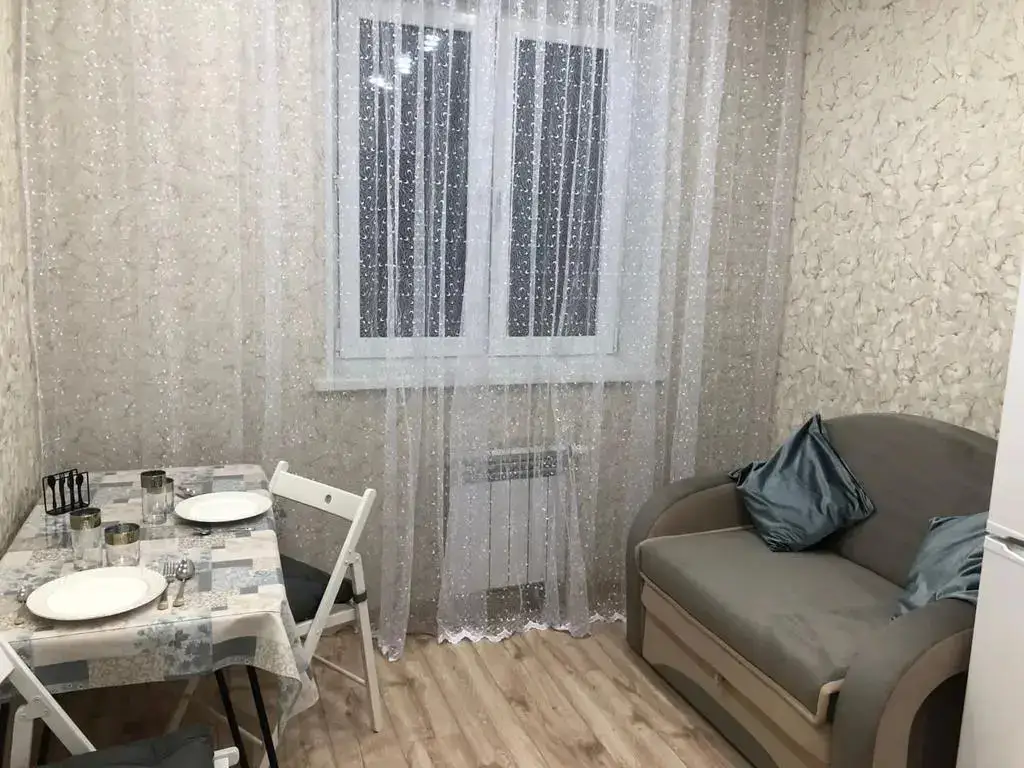 Новый Уренгой: Квартира в Микрорайоне Дружба 5/4
