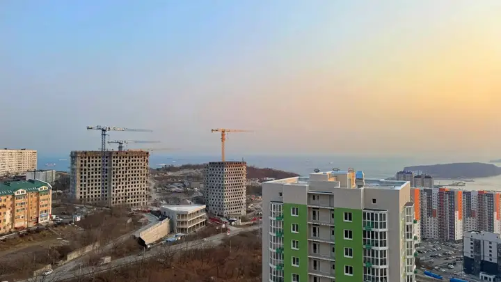 Владивосток: Квартира Уютная с Панорамной Лоджией и Видом на Море