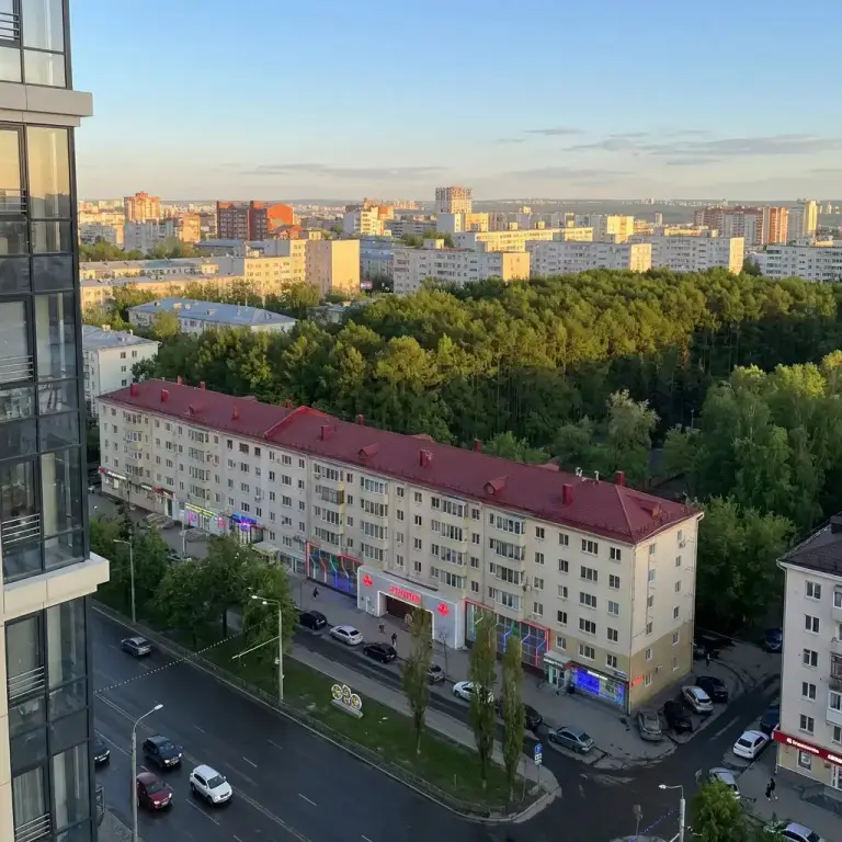 Уфа: Квартира Студия Глубокое синее небо в доме премиум-класса Октября проспект 75