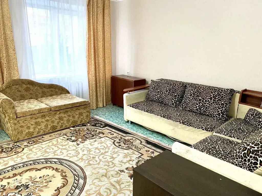 Уфа: Квартира трехкомнатная на улице Артёма 138