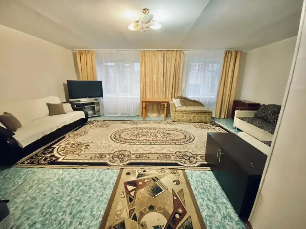 Квартира трехкомнатная на улице Артёма 138 — фото 1