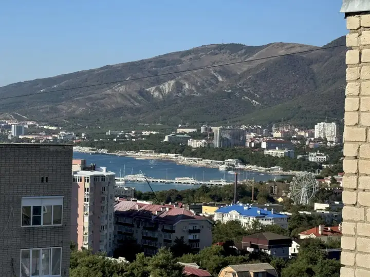 Геленджик: Квартира 004 трёхкомнатная с видом на море и горы — мкр Парус