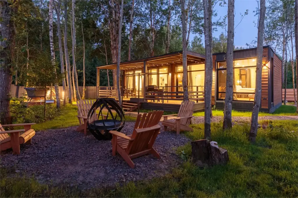 Snegirëvka: Кемпинг Black Village