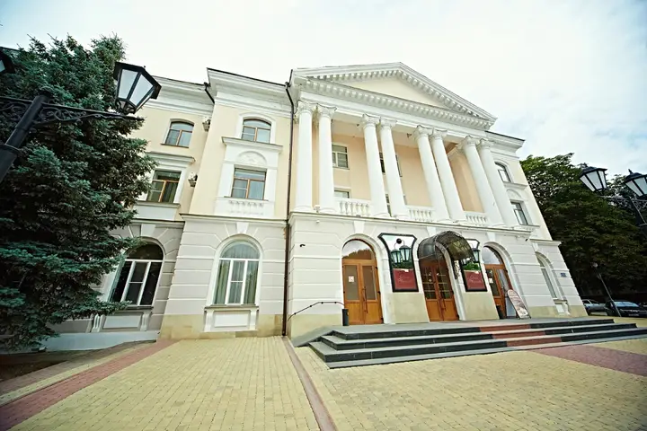 Брянск: Отель Гостиница Центральная (бывшая Чернигов)