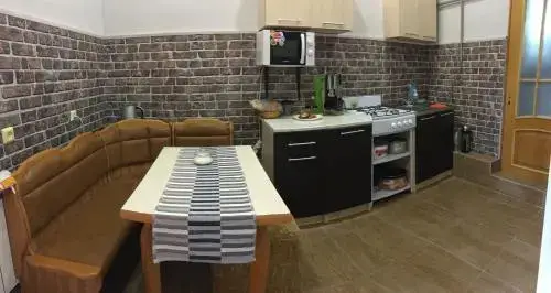 Темрюк: Guest House Robinzon