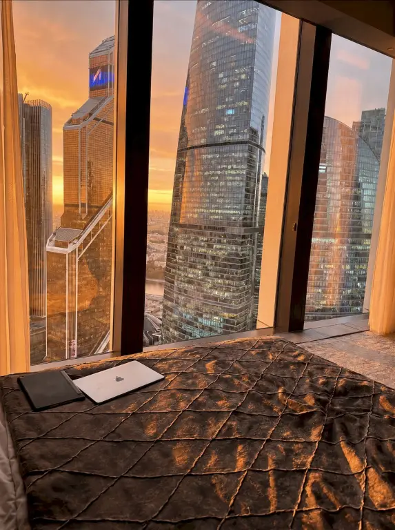 Москва: Апартаменты Москва Сити AV Glow с красивым видом колонкой и подсветкой на 43 этаже