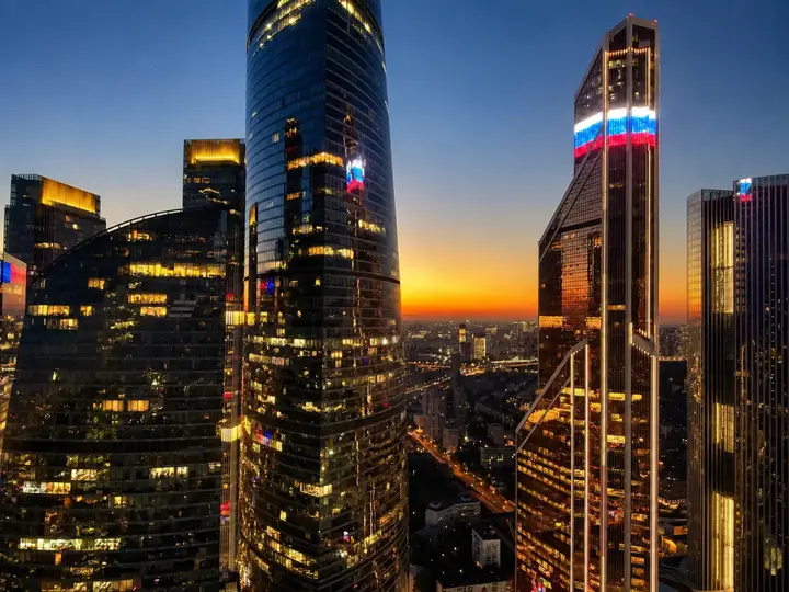Москва: Апартаменты Sky City Moscow Подсветка Алиса Макс Большая гостиная с панорамой