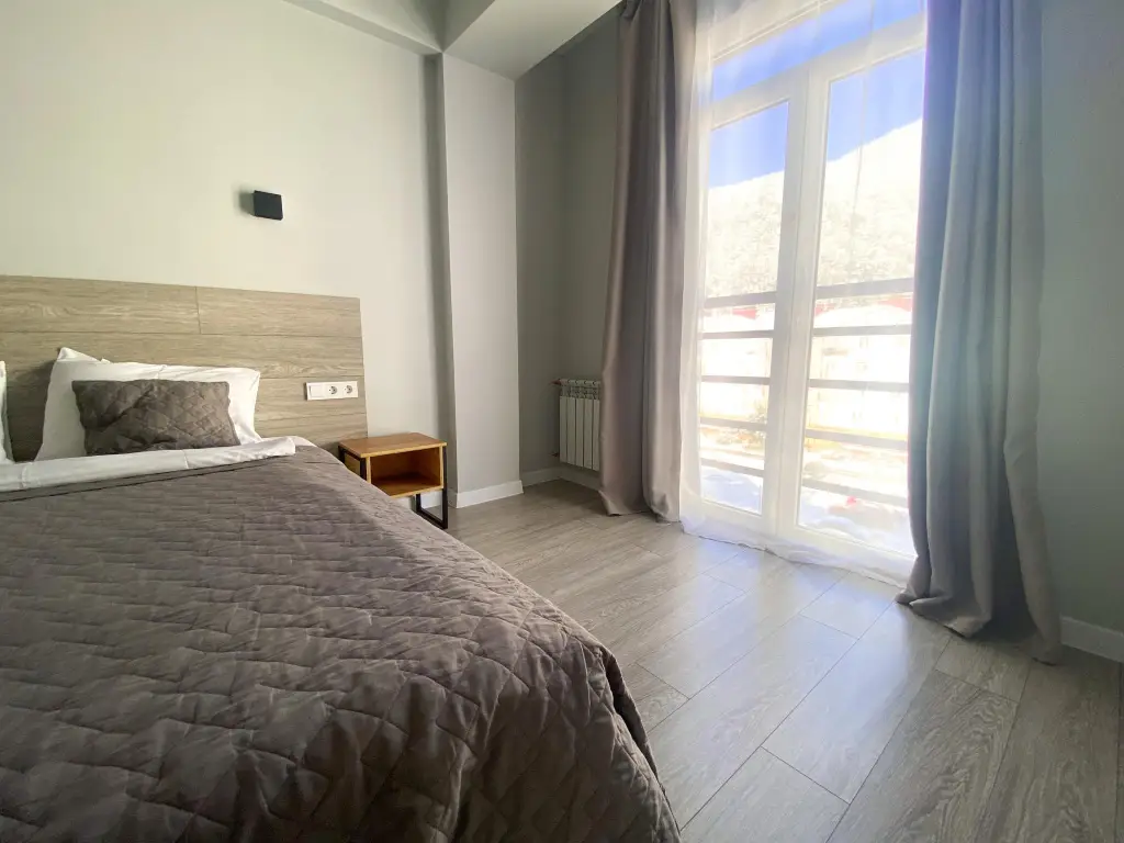 Апартаменты PolyanaHome - с отдельной спальней вблизи подъемника — фото 1
