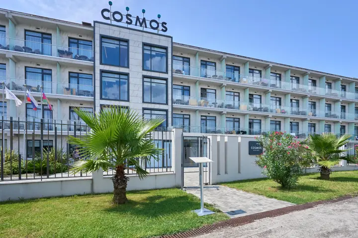 Сочи: Апартаменты в Космос Адлер у ЖД (УК V-hotels)