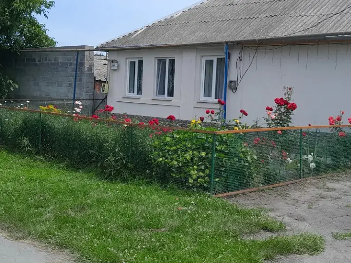 Гизель: Частный дом Уютный домик в общем дворе