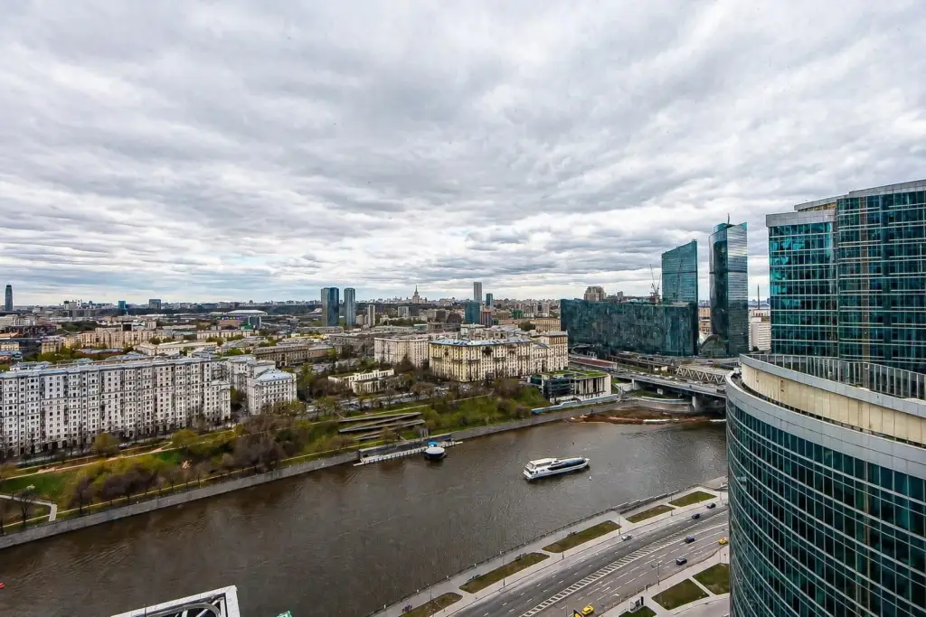 Москва: Апартаменты в Москва-Сити на 25 Этаже с Видом на МГУ