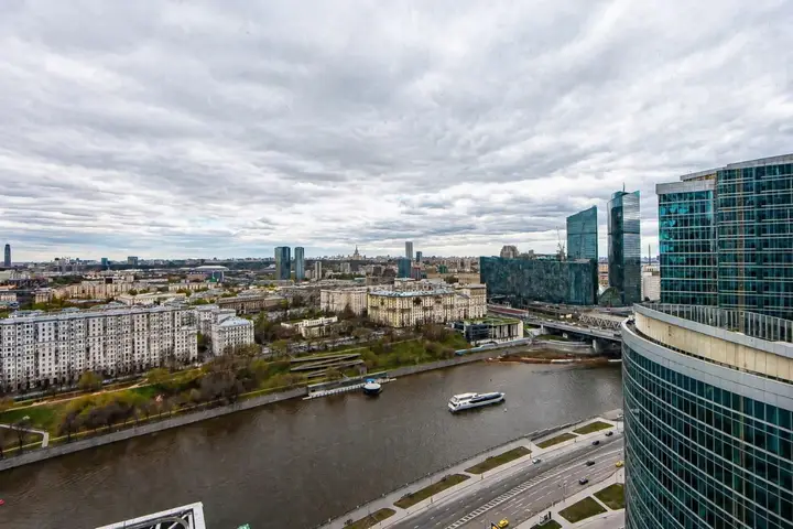 Москва: Апартаменты в Москва-Сити на 25 Этаже с Видом на МГУ