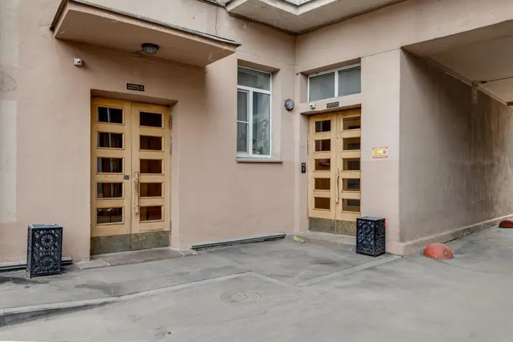 Москва: Счастливые метры в Доме на набережной, центр Москвы
