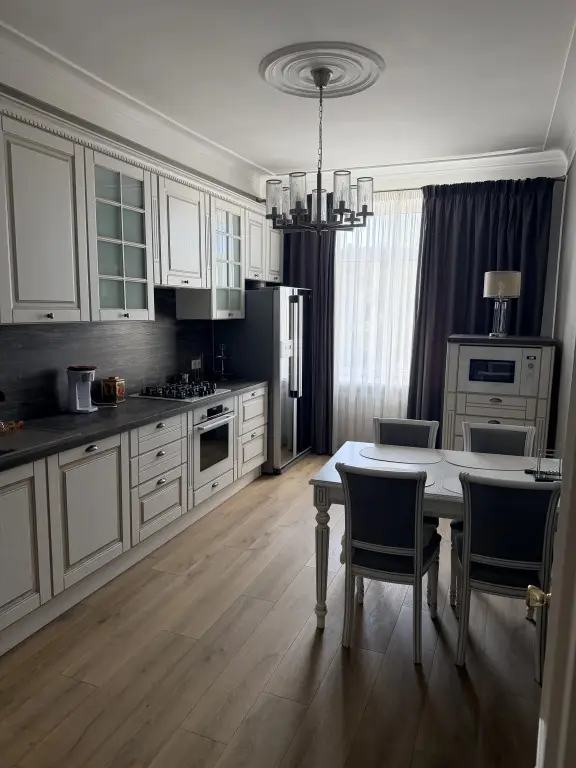 Псков: Квартира Сталинка в центре Пскова