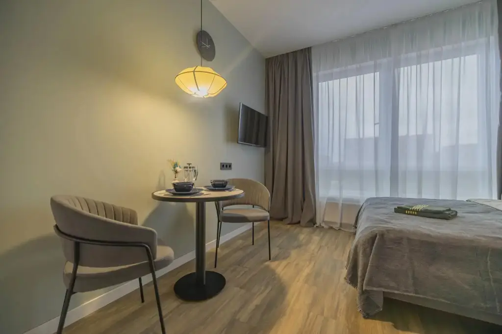 Москва: квартира с видом на озеро от EVERE HOME