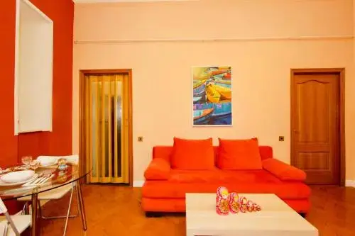 Москва: Gnezdnikovsky Pereulok Apartment