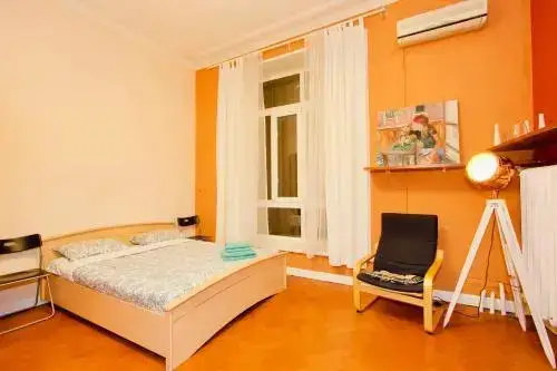 Москва: Gnezdnikovsky Pereulok Apartment