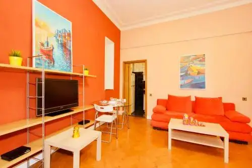 Москва: Gnezdnikovsky Pereulok Apartment