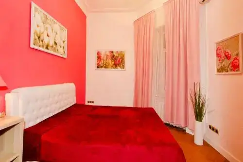 Москва: Gnezdnikovsky Pereulok Apartment