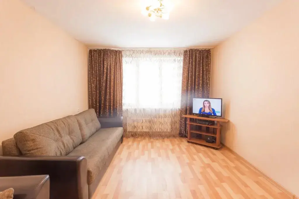 Нижний Новгород: Apartment at Volzhskaya Naberezhnaya str. 25-92