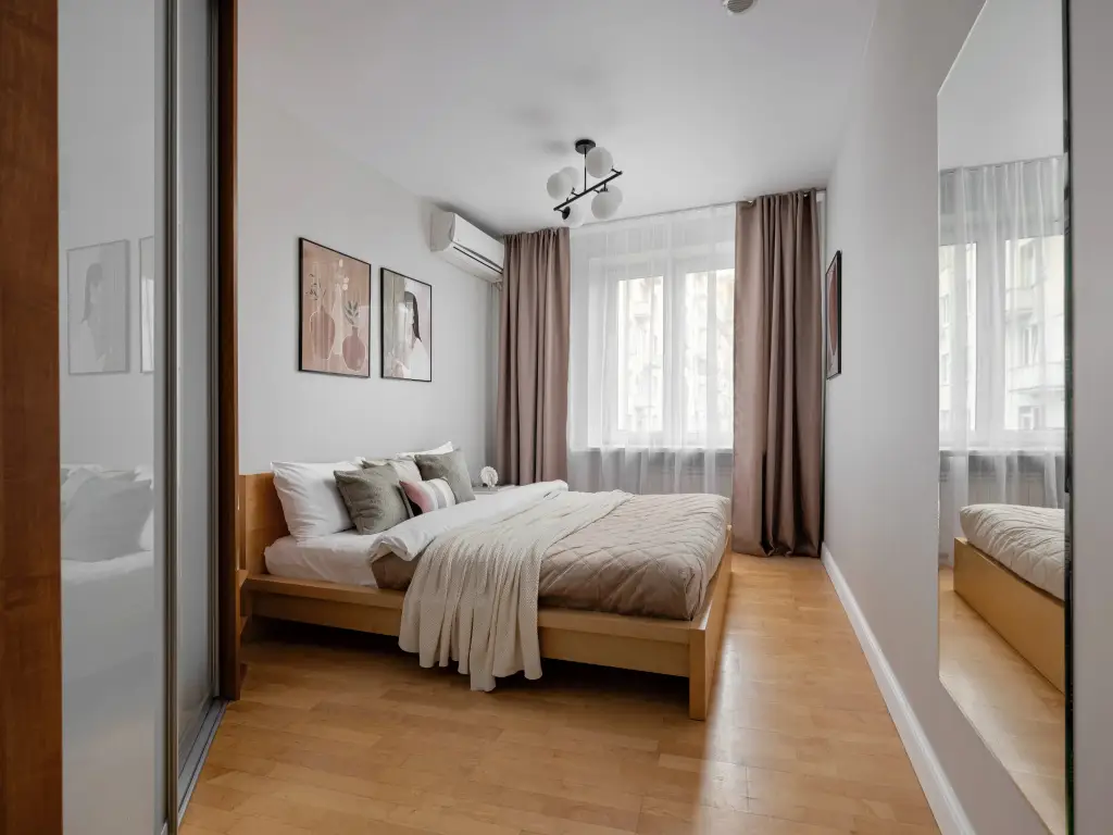 Москва: Квартира GM Apartments Стильная Трехкомнатная с балконом и видом на Патриаршие