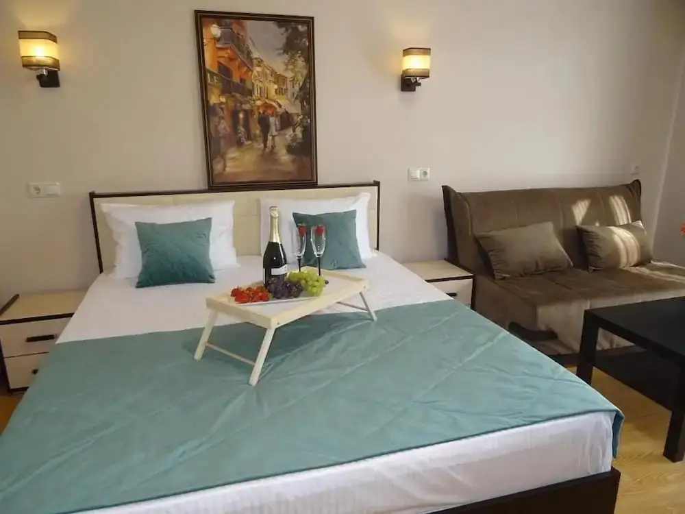 Вардане: Parus Hotel