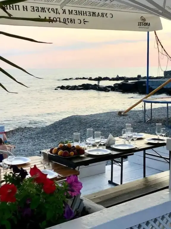 Вардане: Parus Hotel