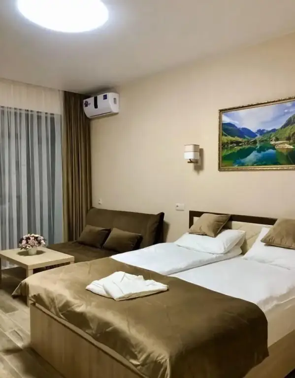 Вардане: Parus Hotel